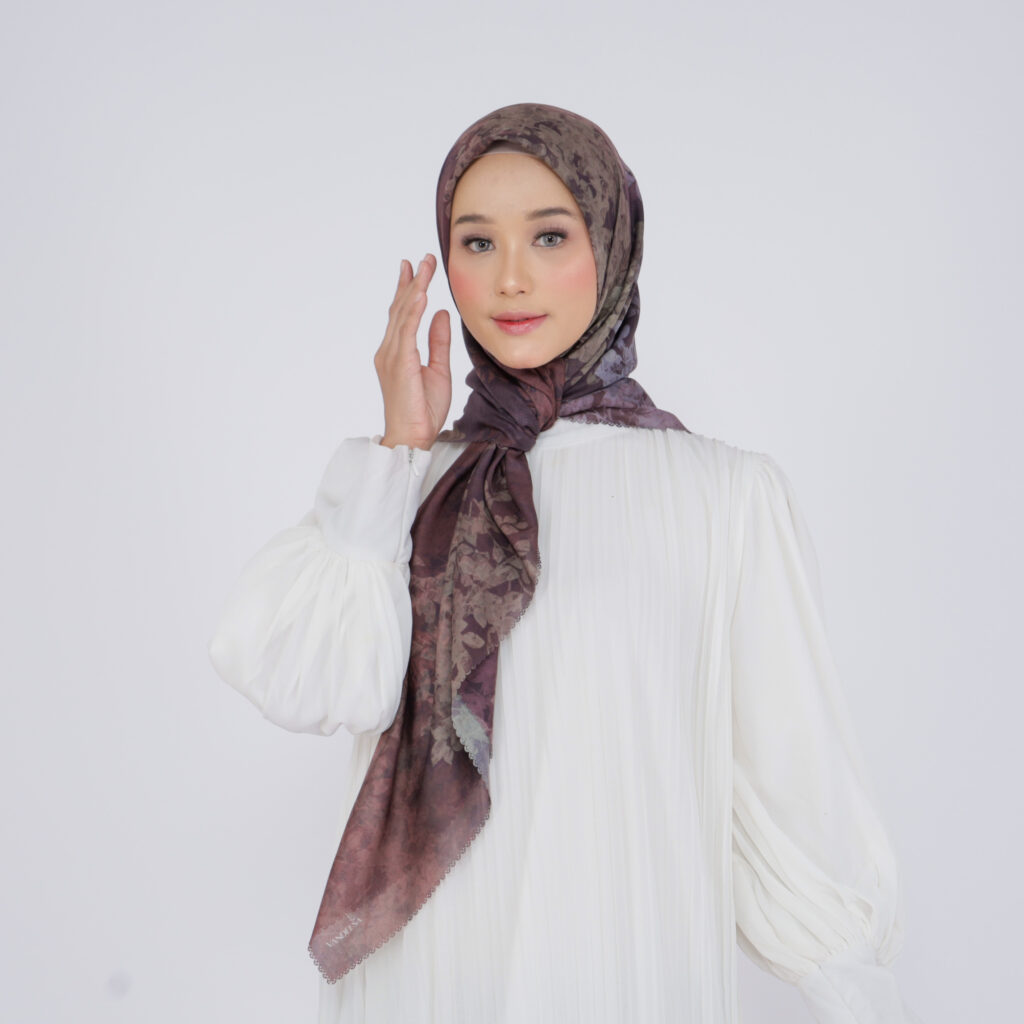 Model Wanita Scarves Hijab Vandeesa series Abstract Leaf Scattered